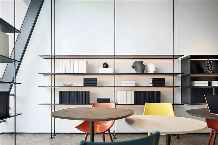 簡約干練的知名設(shè)計公司辦公室休閑區(qū)裝修設(shè)計實(shí)景圖