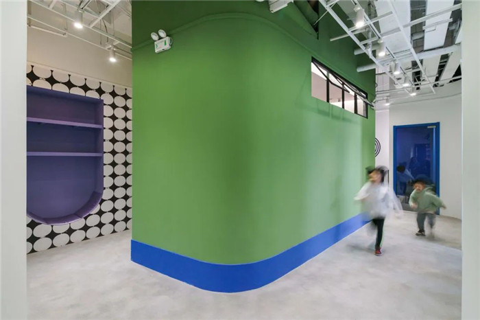 十分藝術的幼兒美術教育培訓機構走廊裝修設計案例