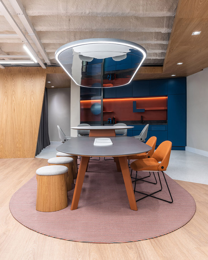 鄭州辦公室裝修專家分享國外辦公兼展廳設計方案