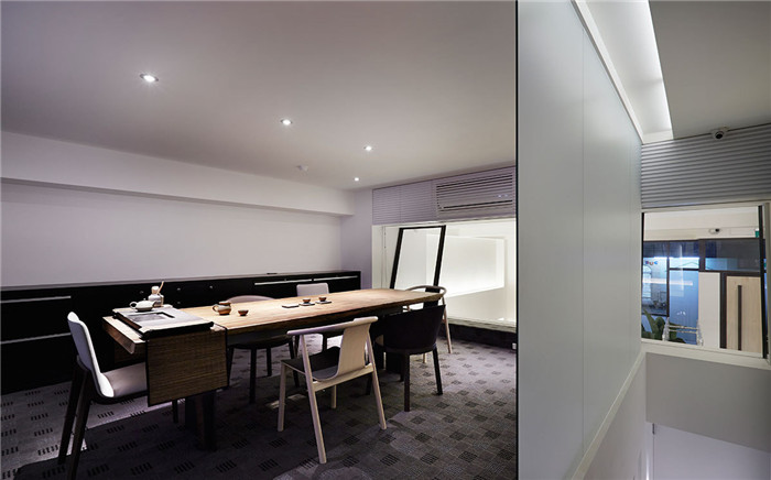 100平LOFT極簡風辦公室裝修改造會議室設計案例