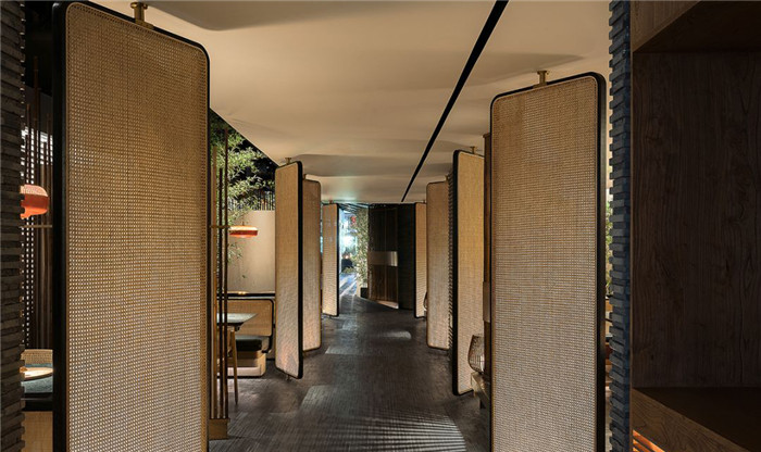 鄭州宏鈺堂推薦質樸安靜的淺喜火鍋店隔斷裝修設計實景圖