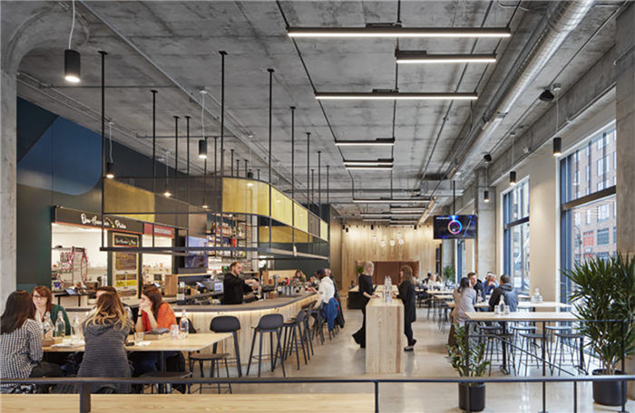 國外溫暖明亮的工業風美食廣場裝修設計方案