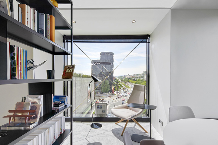 配色很驚艷的金融公司經理辦公室裝修設計方案