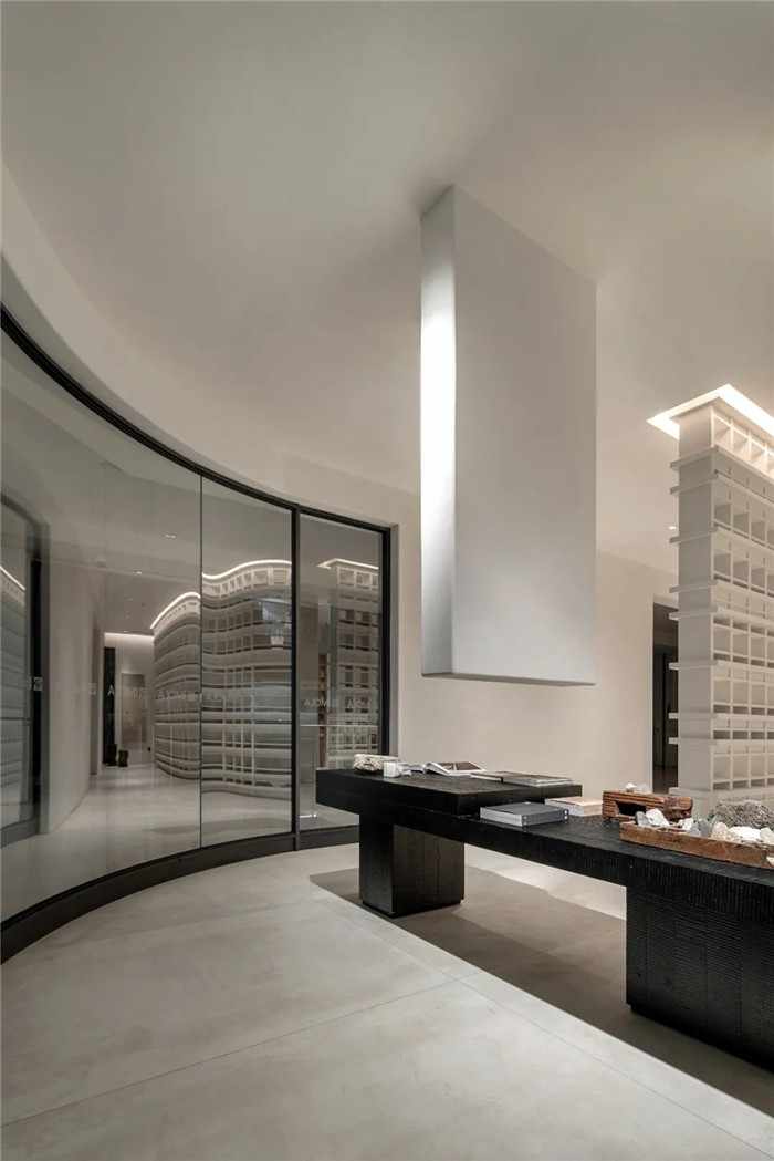 極致簡(jiǎn)約風(fēng)意大利IMOLA石材展廳展示區(qū)裝修設(shè)計(jì)實(shí)景圖