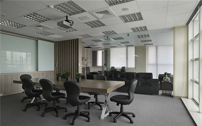 現(xiàn)代通透的清海化工集團(tuán)辦公室會(huì)議室設(shè)計(jì)裝修實(shí)景圖