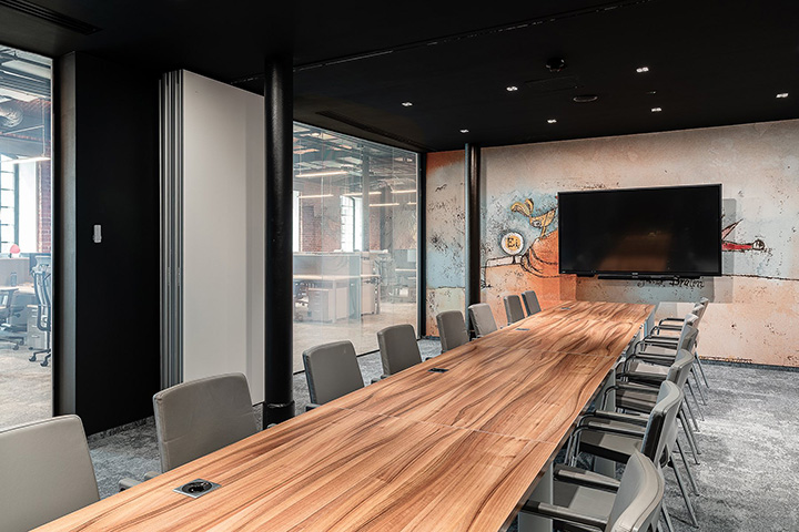 特種化工產(chǎn)品公司工業(yè)風(fēng)廠房辦公樓大會議室裝修設(shè)計實景圖