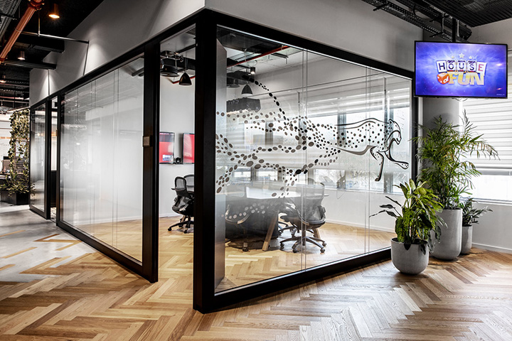 1400平綠色活力工業風游戲公司辦公室會議室隔斷裝修設計實景圖