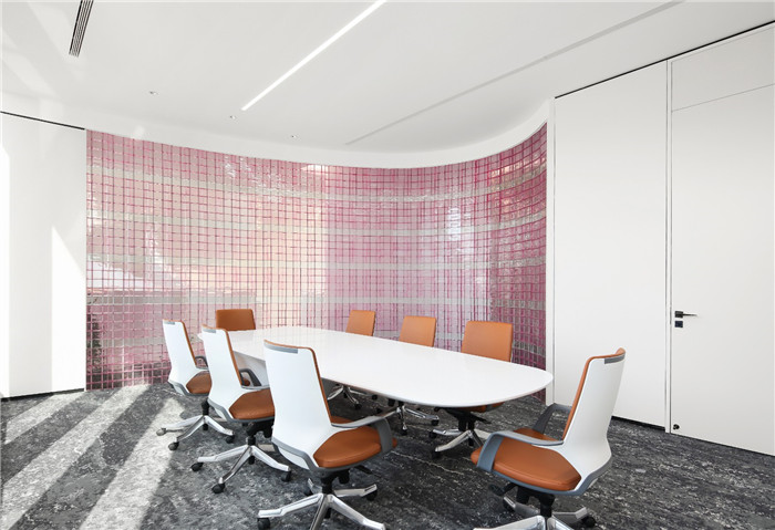 知名進口汽車集團總部辦公樓&展廳裝修設計實景圖