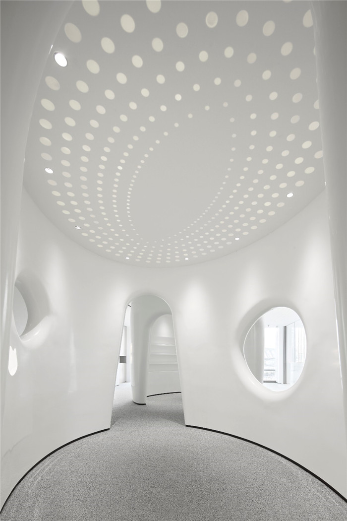 知名進口汽車集團總部辦公樓&展廳裝修設計實景圖