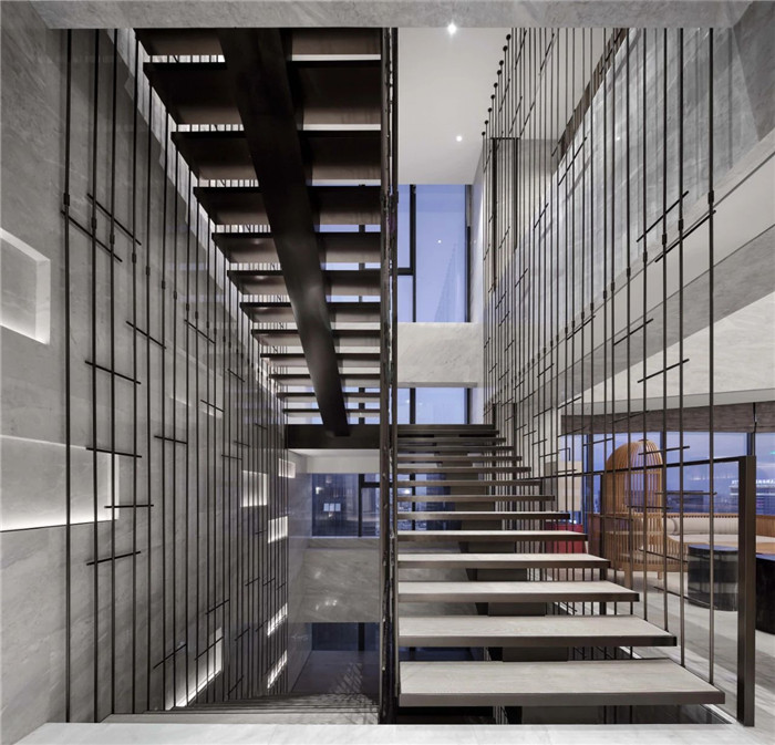 鄭州專業日式餐廳裝修推薦高端壽司店樓梯裝修設計案例