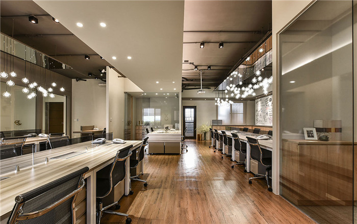 鄭州高端國際金融公司辦公室敞開辦公區裝修實景圖