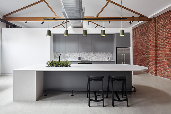 國外設計公司摩登工業風舊廠房改造辦公室裝修案例