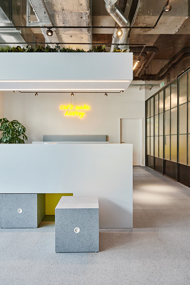 極簡LOFT風年輕的軟件初創(chuàng)公司辦公室裝修設(shè)計圖