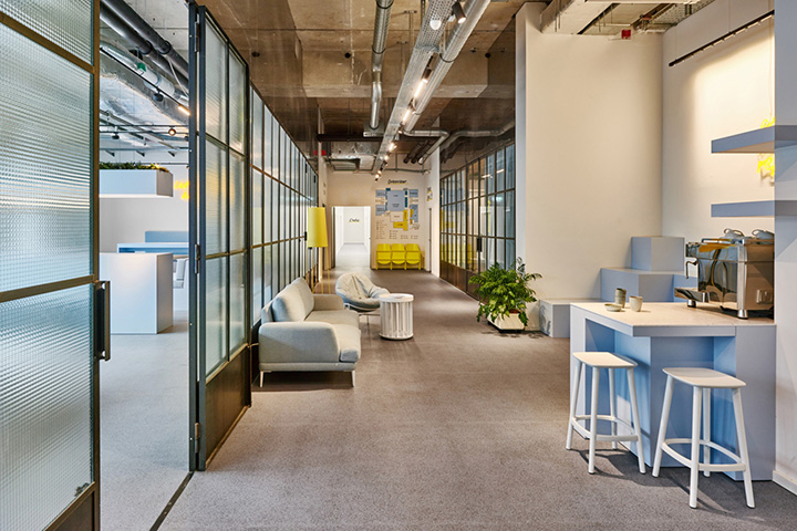 極簡LOFT風年輕的軟件初創(chuàng)公司辦公室裝修設(shè)計圖