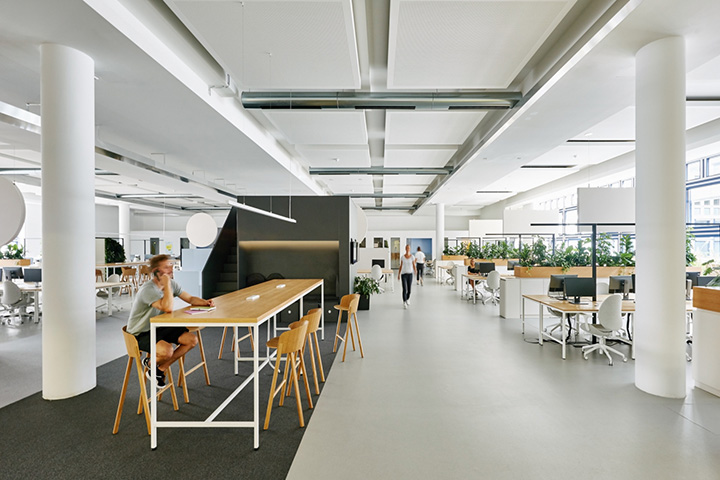 極簡LOFT風年輕的軟件初創(chuàng)公司辦公室裝修設(shè)計圖