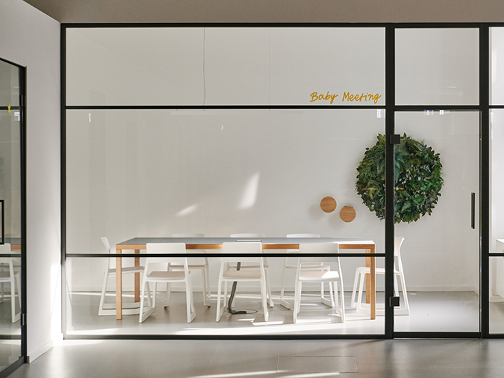 極簡LOFT風年輕的軟件初創(chuàng)公司辦公室裝修設(shè)計圖