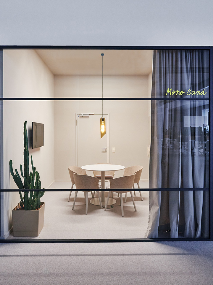 極簡LOFT風年輕的軟件初創(chuàng)公司辦公室裝修設(shè)計圖