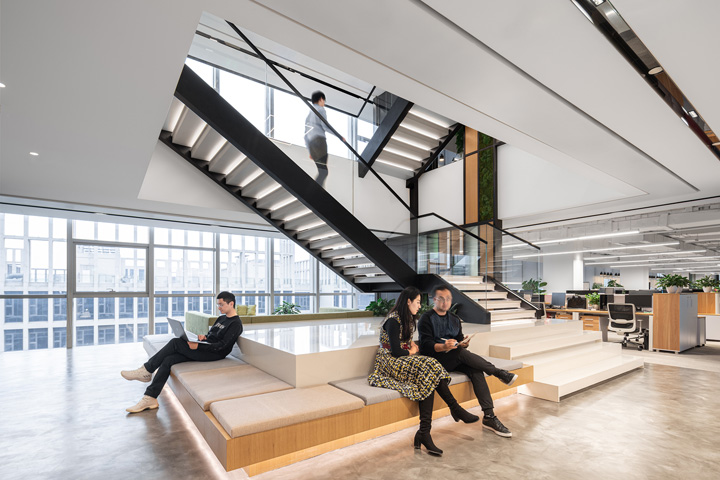 以家為主題的紅星美凱龍總部辦公樓樓梯裝修設計方案