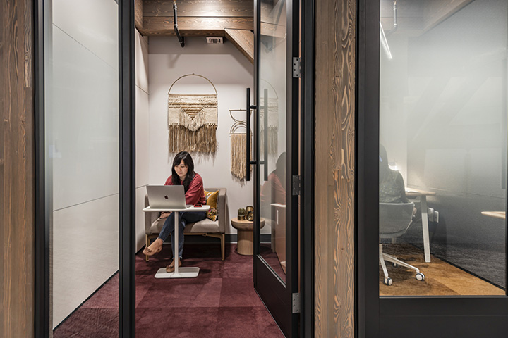 One Workplace家具公司總部辦公升級改造裝修方案