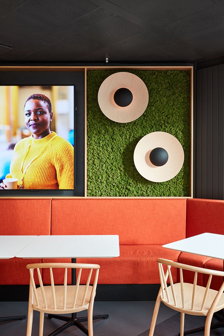 時尚多元化金融公司辦公室翻新改造裝修設計實景圖