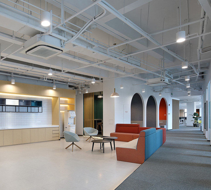 中國最大的在線理財教育機構辦公樓前臺休閑區裝修設計方案