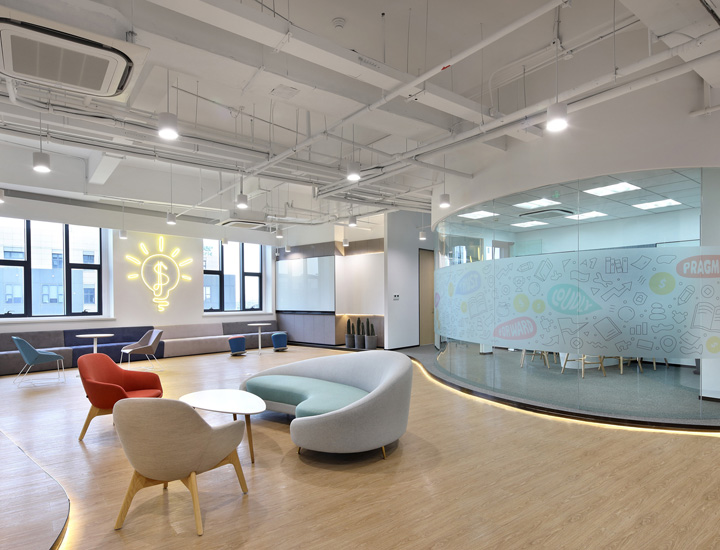 中國最大的在線理財教育機構辦公樓休閑洽談區裝修設計方案