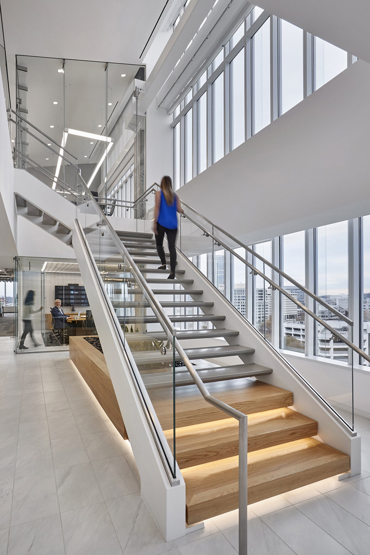 時尚大氣的軟件公司Appian總部辦公樓樓梯裝修設(shè)計方案