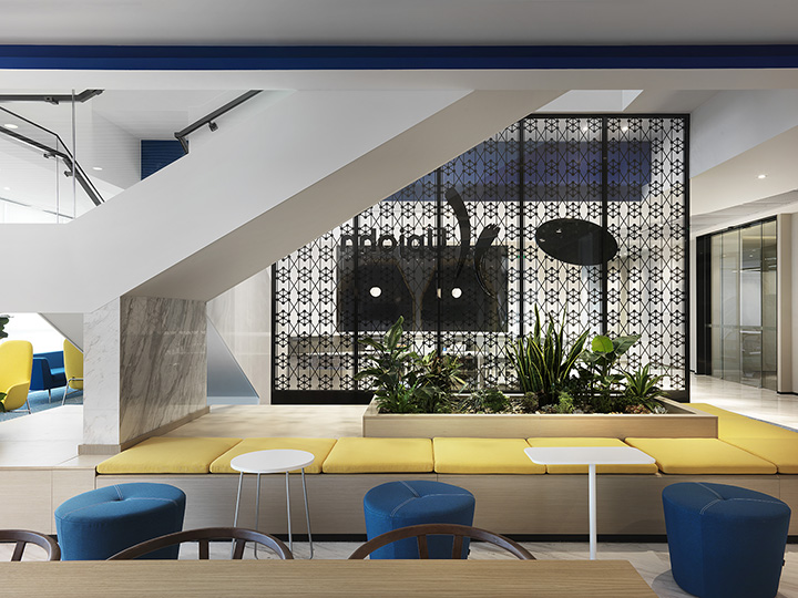 中西合璧混搭風輝瑞醫藥集團總部辦公室休閑區裝修實景圖