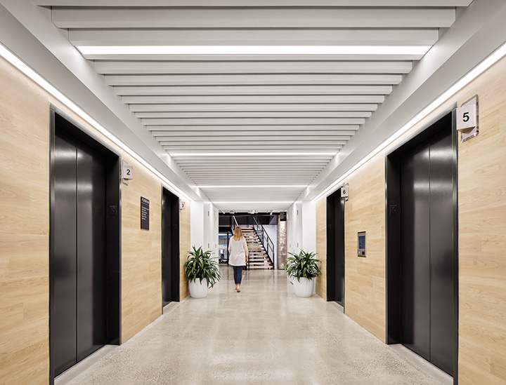 7000平在線招聘企業總部辦公樓電梯廳裝修改造設計方案