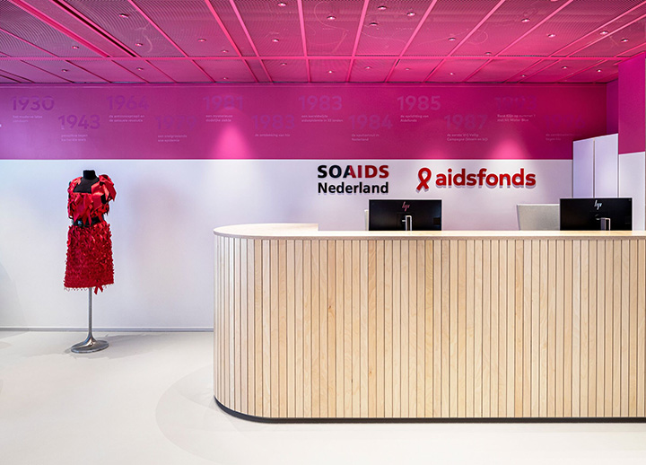 Aidsfonds如彩虹般絢爛的時尚辦公室前臺裝修設計方案