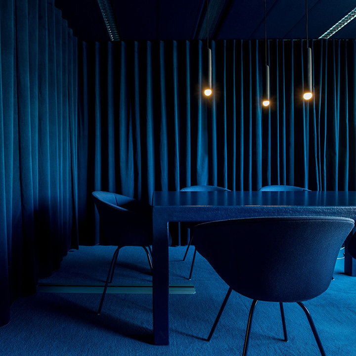 Aidsfonds如彩虹般絢爛的時尚辦公室裝修設計實景圖