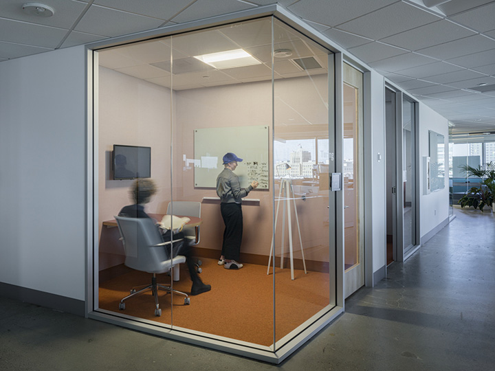 1200平時尚多彩醫療科技公司辦公室洽談室裝修設計案例