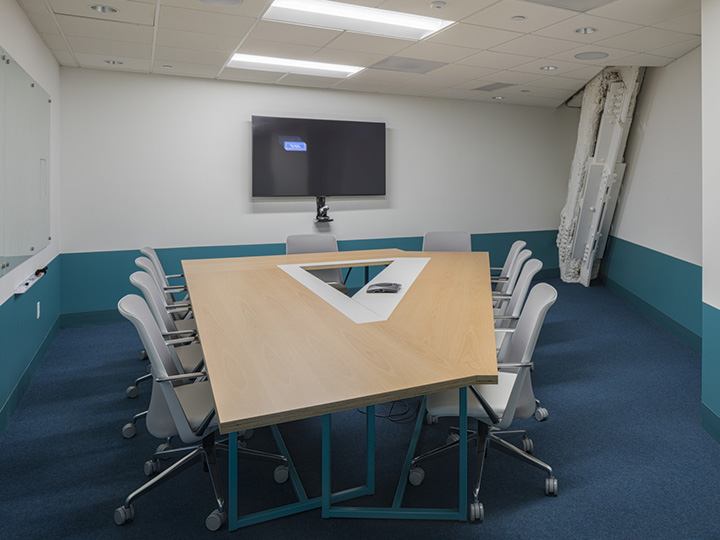 1200平時尚多彩醫療科技公司辦公室會議室裝修設計案例