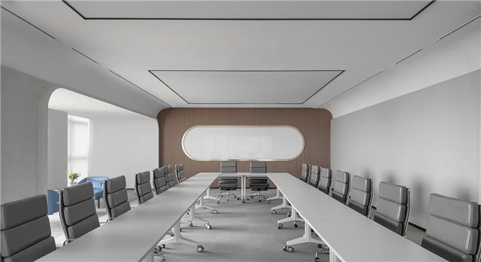 新型聯(lián)合辦公設(shè)計  質(zhì)感和舒適并重的辦公室會議室裝修方案