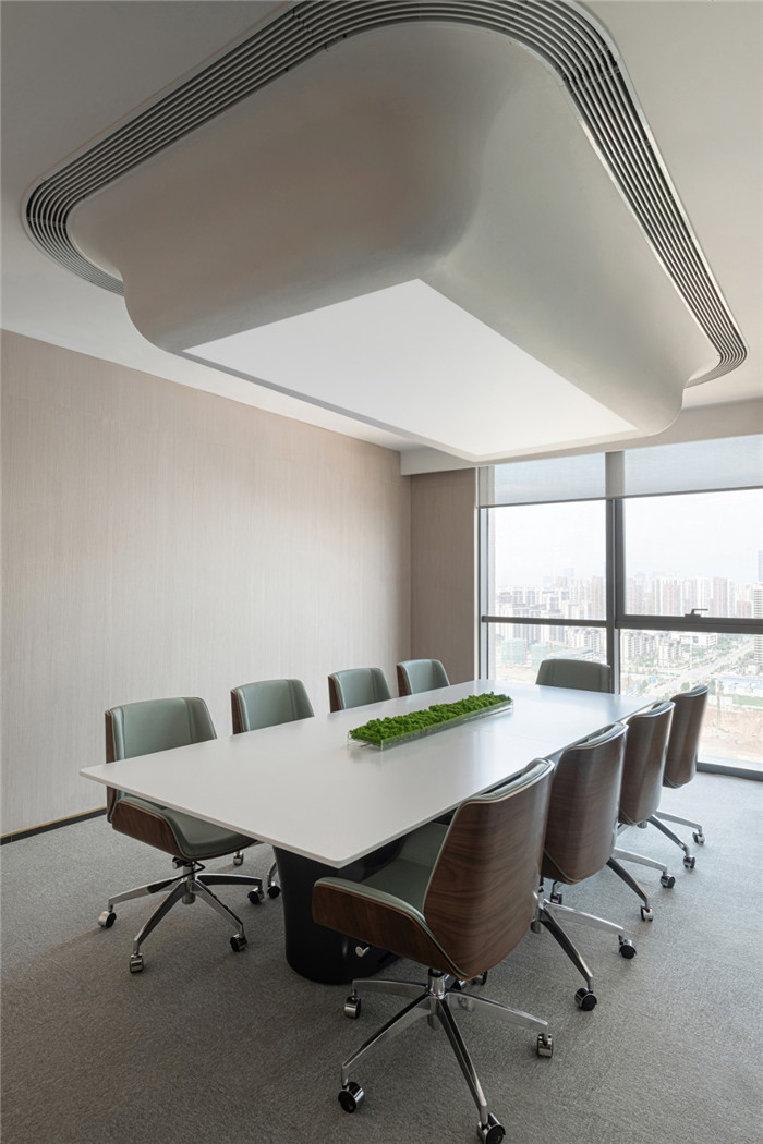 新型聯(lián)合辦公設(shè)計  質(zhì)感和舒適并重的辦公室裝修設(shè)計方案