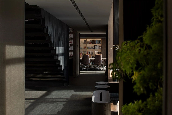 東方美學辦公設計  矩陣縱橫深圳總部辦公室室內修設計方案