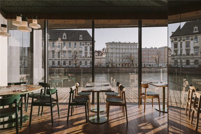 鄭州餐廳裝修專(zhuān)家分享精致工業(yè)風(fēng)融合西餐廳用餐區(qū)設(shè)計(jì)方案