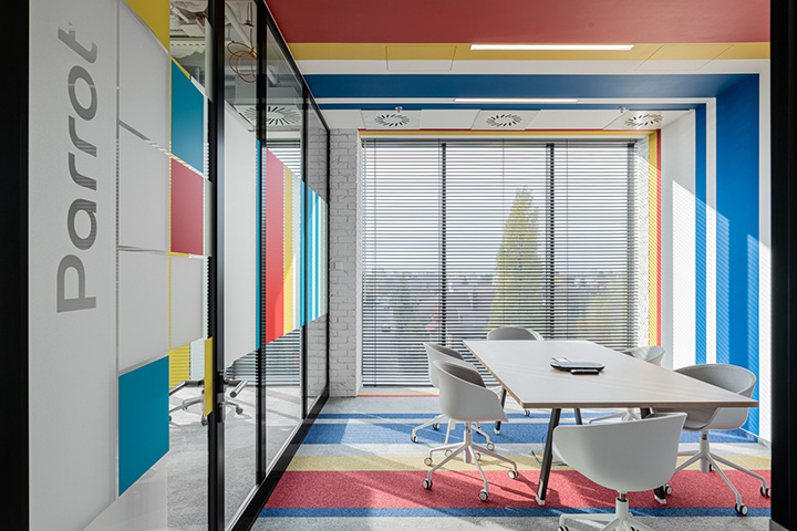 鄭州辦公室裝修玩轉色彩 涂料公司創意辦公室會議室裝修方案 鄭州辦公室裝修玩轉色彩 涂料公司創意辦公室會議室裝修方案