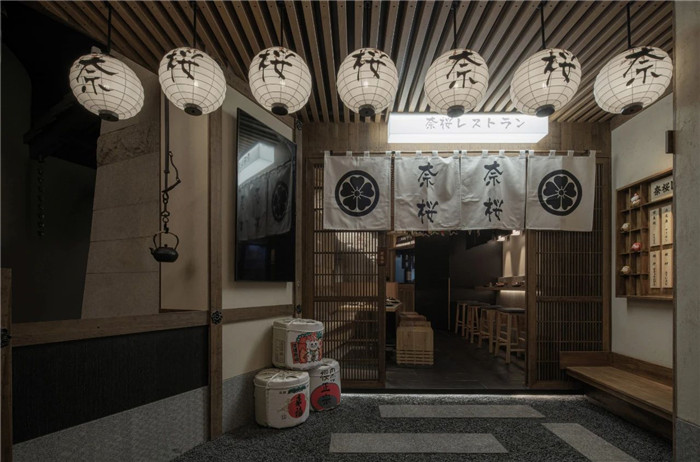 鄭州餐飲裝修公司分享70平日料店創(chuàng)意裝修設(shè)計(jì)方案 鄭州餐飲裝修公司分享70平日料店創(chuàng)意裝修設(shè)計(jì)方案