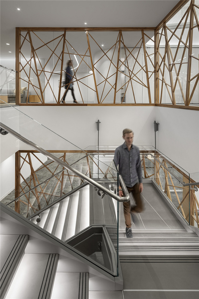 辦公樓梯裝修設計-鄭州金融辦公室裝修公司推薦FactSet金融辦公室裝修