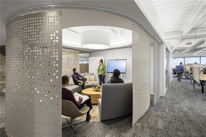 靈活會議室裝修設計-鄭州金融辦公室裝修公司推薦FactSet金融辦公室裝修