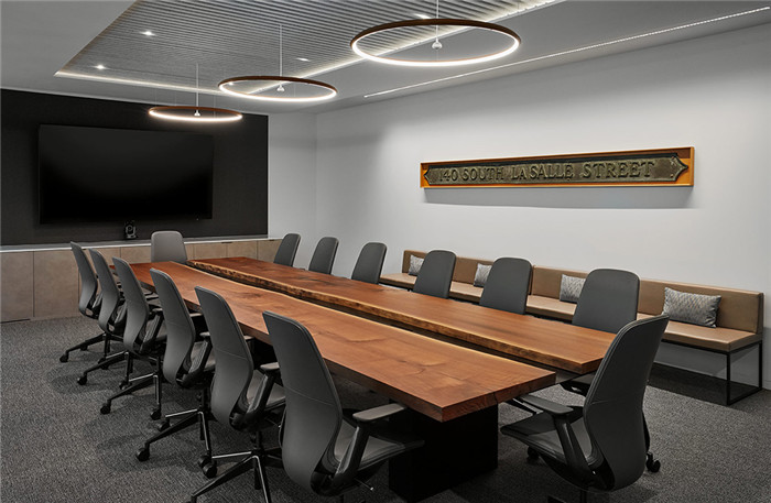 多功能會議室裝修設計-如藝術畫廊般高品質房地產開發公司辦公樓裝修方案