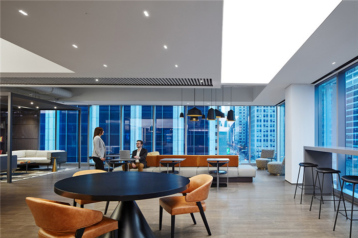 休閑工作區裝修設計-如藝術畫廊般高品質房地產開發公司辦公樓裝修方案