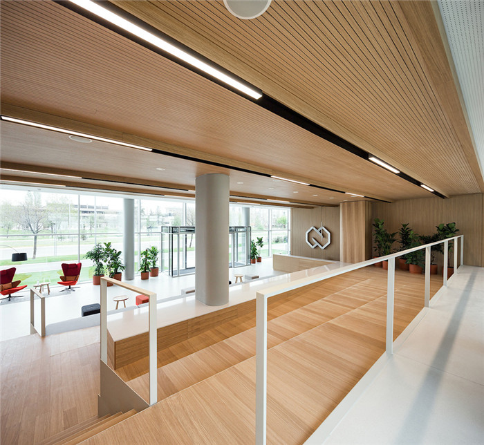 開放靈動的國外知名手游公司總部辦公樓裝修案例 開放靈動的國外知名手游公司總部辦公樓裝修案例