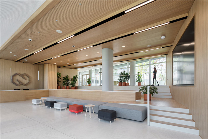 開放靈動的國外知名手游公司總部辦公樓裝修案例 開放靈動的國外知名手游公司總部辦公樓裝修案例