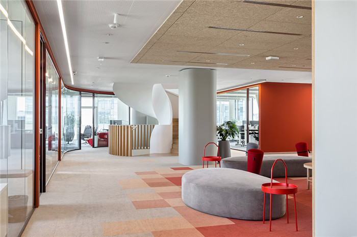 開放靈動的國外知名手游公司總部辦公樓裝修設計方案 開放靈動的國外知名手游公司總部辦公樓裝修設計方案