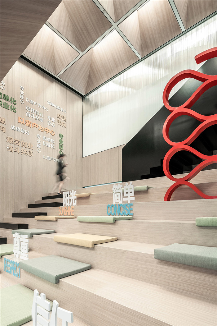 大氣靈動多元化的旭輝地產總部辦公樓裝修方案 大氣靈動多元化的旭輝地產總部辦公樓裝修方案