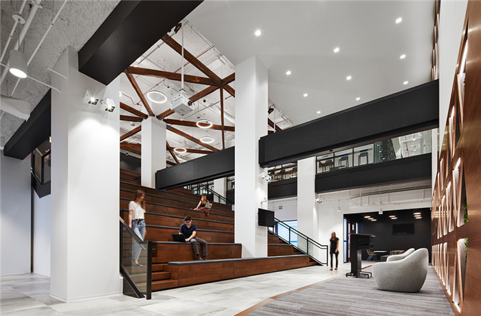 員工聚會活動區(qū)裝修-高端奢華風(fēng)科技公司總部辦公樓擴(kuò)張改造裝修案例 員工聚會活動區(qū)裝修-高端奢華風(fēng)科技公司總部辦公樓擴(kuò)張改造裝修案例