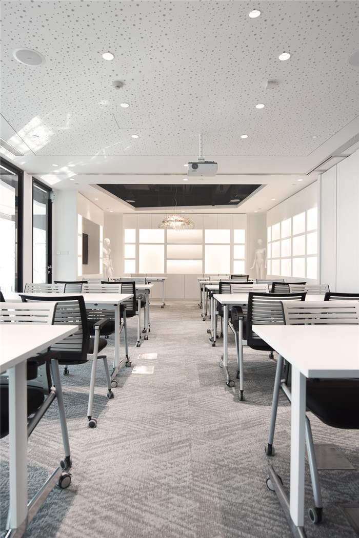 650平黑白灰極簡風奢侈品公司辦公室裝修方案 650平黑白灰極簡風奢侈品公司辦公室裝修方案