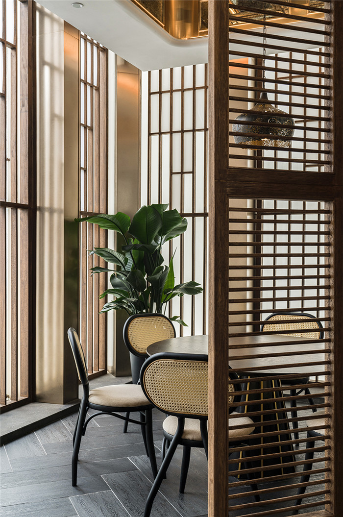 泰式餐廳包房裝修-鄭州專(zhuān)業(yè)餐廳裝修公司推薦簡(jiǎn)約泰式餐廳裝修案例